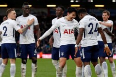 欧冠：3-2，利物浦险胜西甲劲旅，萨拉赫传射，范迪克补时绝杀